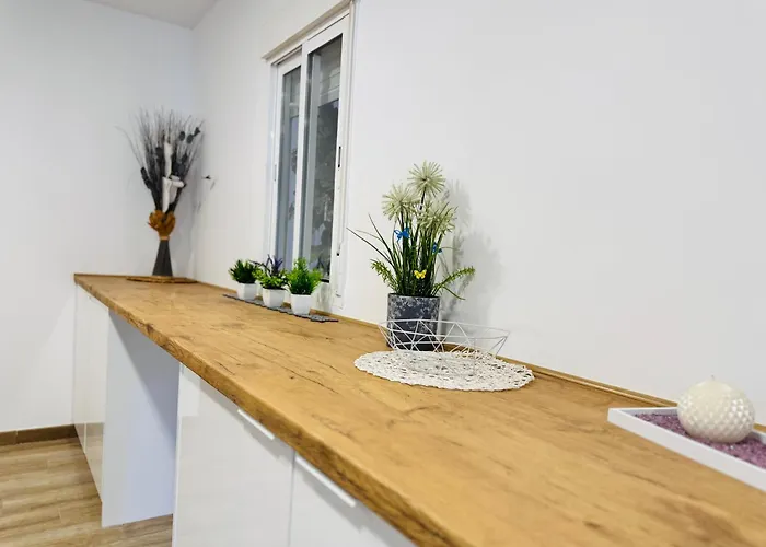 Alc Homes Selfcheck In Vendégház *